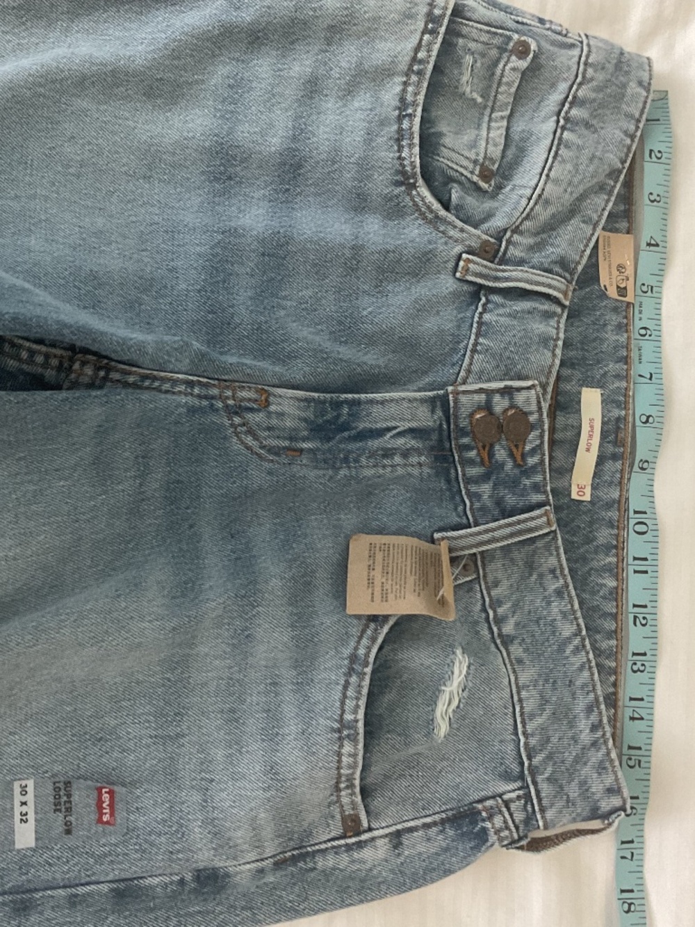 NWT Levi’s Superlow loose ripped jeans 30 x 32
